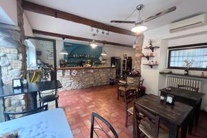 Bar tavola fredda con cucina