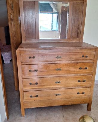 Comò antico in legno con specchio