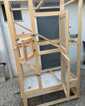 Voliera in legno