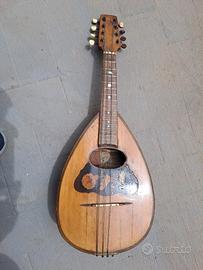 Mandolino d'epoca  con intarsio floreale. 