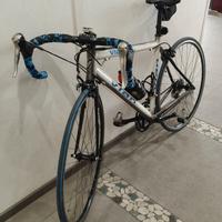 Bicicletta da corsa telaio in alluminio