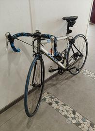 Bicicletta da corsa telaio in alluminio