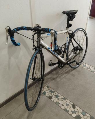 Bicicletta da corsa telaio in alluminio