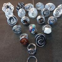 Anelli realizzati a mano in filo di alluminio