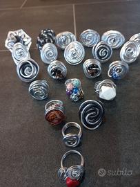 Anelli realizzati a mano in filo di alluminio