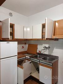 Kompakte Retro-Küchezeile / Cucina compatta rétro