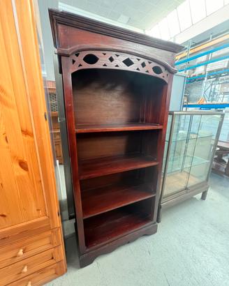 Mobili e vetrine in legno per casa e attività