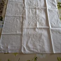 Federe della nonna con lettere e ricami