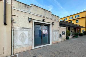 NEGOZIO A TOSCOLANO-MADERNO