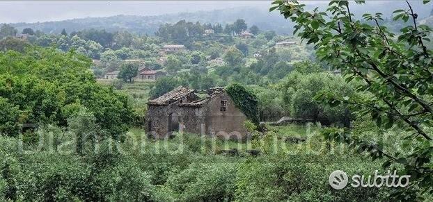 Antico casale con terreno a Piedimonte Etneo - Altro