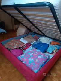Letto matrimoniale con cassettone+articoli vari
