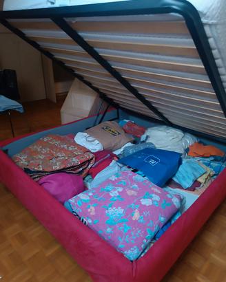 Letto matrimoniale con cassettone+articoli vari