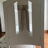 Lettino bianco usato pochissimo