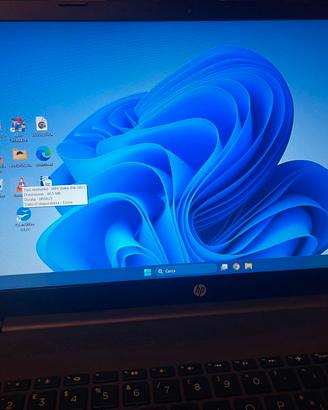 HP Laptop 15" - i5 / 8GB RAM / SSD 512GB / Grafica