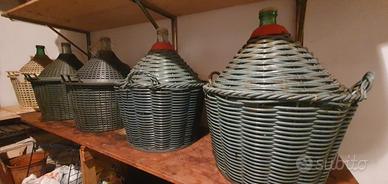 damigiane e bottiglie