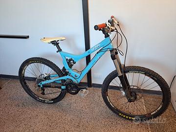 Bici Freeride Downhill Commencal mini DH