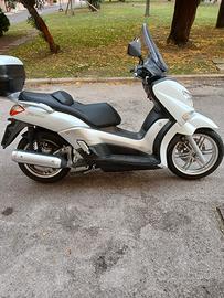 scooter Yamaha 250x city