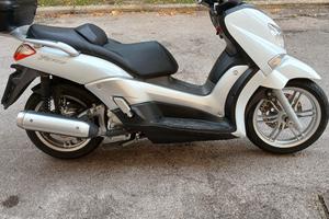 scooter Yamaha 250x city