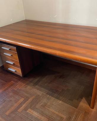 Scrivania in legno