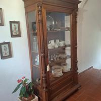 Vetrina in noce nazionale