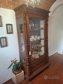 Vetrina in noce nazionale