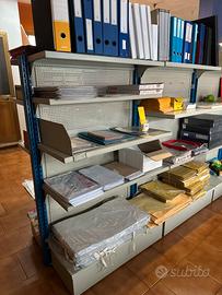 Scaffale per negozio