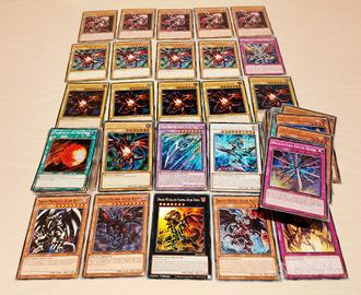 carte Yu-Gi-Oh con drago nero occhi rossi 