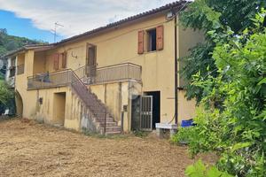 CASA SEMINDIPENDENTE A TAVOLETO