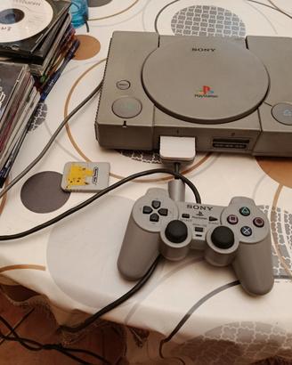 PS1 con due Memory card e un joystick 