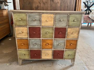 Comoncino con 20 cassetti laccato