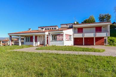 Lipomo - Villa singola con ampio giardino e box au