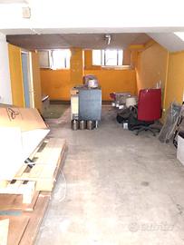 Ampio Deposito/Magazzino 88 MQ Viale V. Veneto