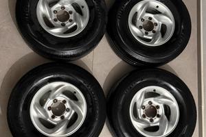 4 cerchi originali Galloper con gomme Hankook