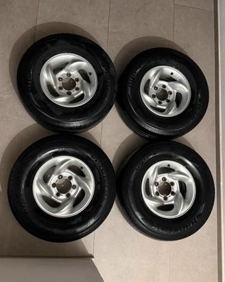 4 cerchi originali Galloper con gomme Hankook