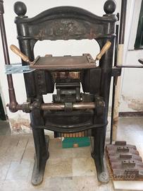 Macchina per trancia a caldo