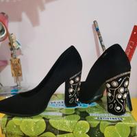 Décolleté Nere Scamosciate con Tacco Gioiello 