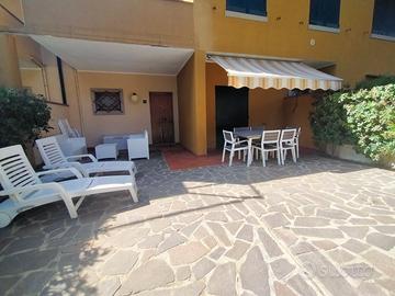 Piano terra con ampio spazio esterno