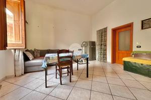 2 LOCALI A POZZUOLI