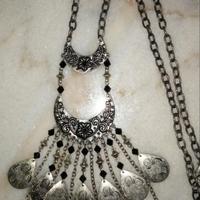 Collana etnica con medagliette