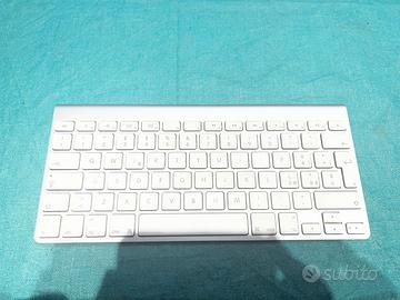 Tastiera Apple Wireless Keyboar con pile