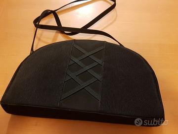 Borsa da sera mezzaluna nera in tessuto ricamato