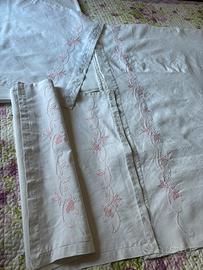 Set lenzuola vintage con tela e ricamo a mano