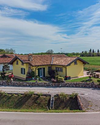 VILLA SU PIANO UNICO CON GIARDINO
