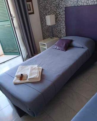 Letto singolo viola