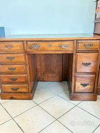 Scrivania in legno