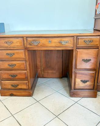Scrivania in legno