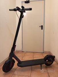 Monopattino Xiaomi Electric Scooter 4 Pro IT Black