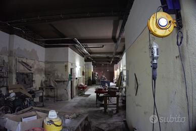 DEPOSITO/GARAGE 185m² in Viale Epipoli