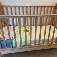 Lettino con sbarre per bambini con materassino