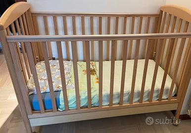 Lettino con sbarre per bambini con materassino